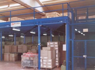Galéria lifttel felszerelve (költséges megoldás)